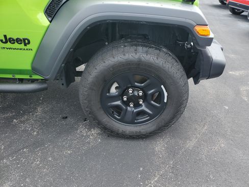 Used 2025 Jeep Wrangler Sport AWD/4WD image 5