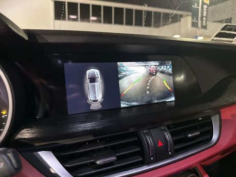 Used 2020 Alfa Romeo Stelvio image 9