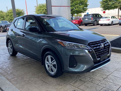 Certified 2025 Nissan Kicks Play S FWD image 3