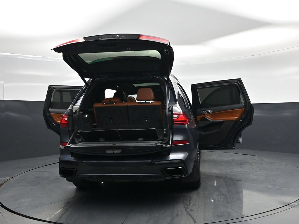 Used 2020 BMW X7 M50i w/ Dynamic Handling Package AWD/4WD image 33