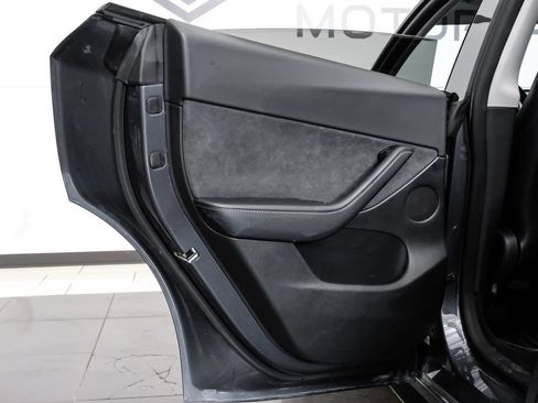 Used 2022 Tesla Model Y Long Range AWD/4WD image 43