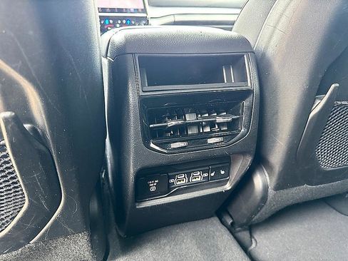 Used 2023 Jeep Grand Cherokee Limited w/ Luxury Tech Group II AWD/4WD image 9