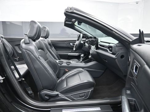 Used 2025 Ford Mustang Premium image 30