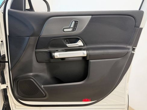 Used 2021 Mercedes-Benz GLB 250 image 17
