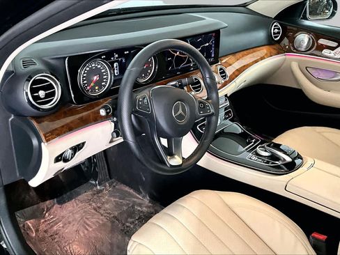 Certified 2018 Mercedes-Benz E 300 4MATIC image 18