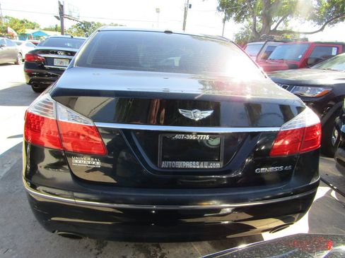 Used 2010 Hyundai Genesis 4.6 image 3