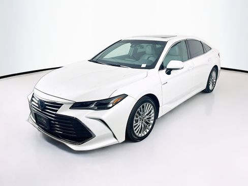 Used 2020 Toyota Avalon Limited w/ Advanced Safety Package FWD image 3