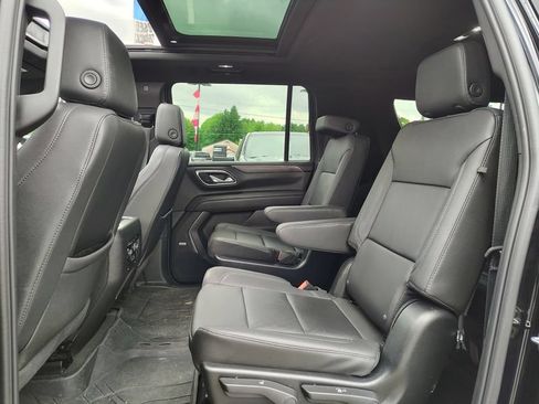 Used 2024 Chevrolet Suburban Z71 w/ Luxury Package AWD/4WD image 16