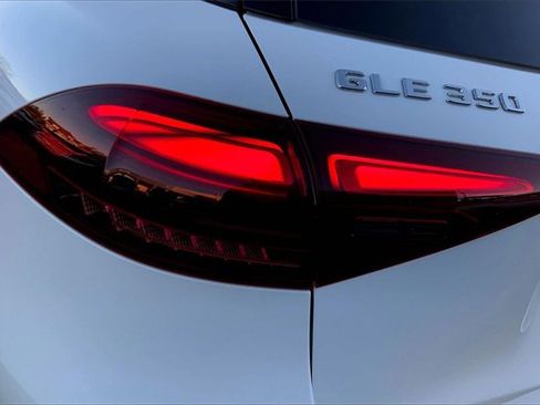 Used 2025 Mercedes-Benz GLE 350 4MATIC image 25