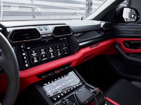 Used 2025 Lamborghini Urus Performante AWD/4WD image 63