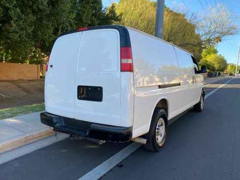 Used 2017 Chevrolet Express 3500 Extended image 6