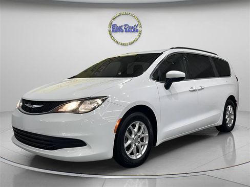 Used 2020 Chrysler Voyager Lxi FWD image 2