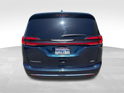 Used 2022 Chrysler Pacifica Touring-L AWD/4WD image 4