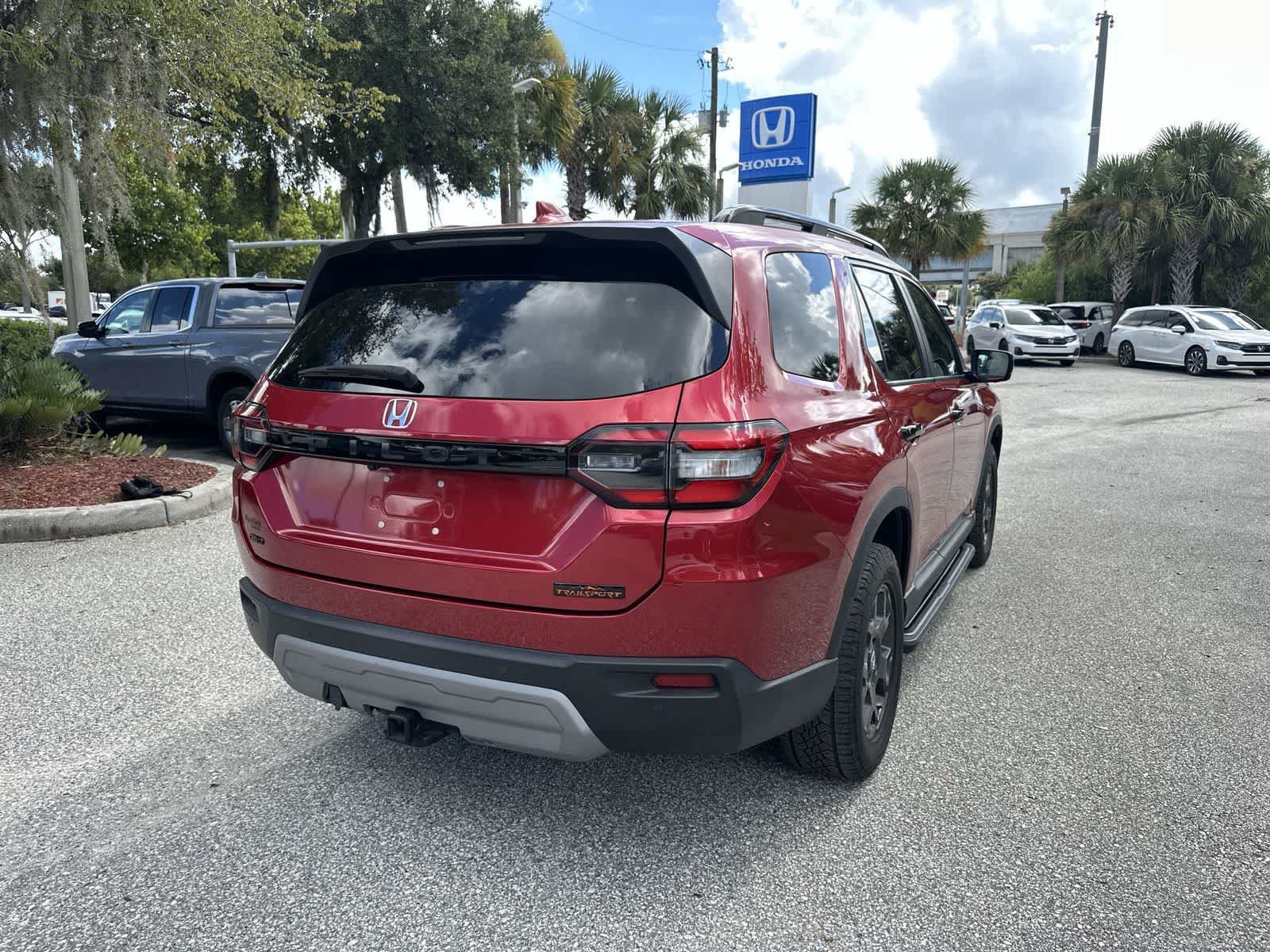 Used 2023 Honda Pilot TrailSport image 6