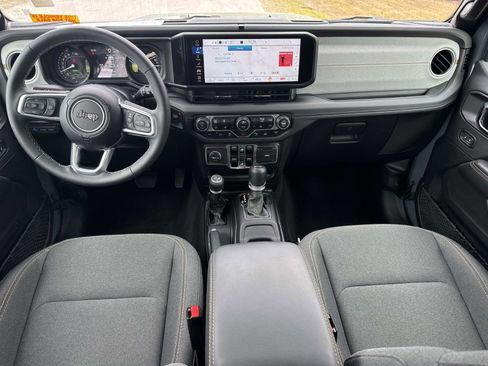 Used 2025 Jeep Wrangler Sahara w/ Safety Group image 15