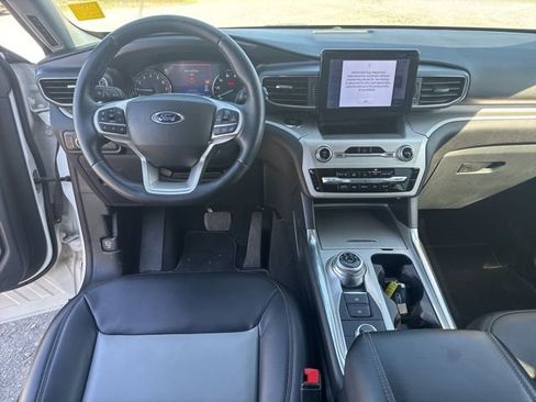 Used 2022 Ford Explorer XLT w/ Equipment Group 202A image 6