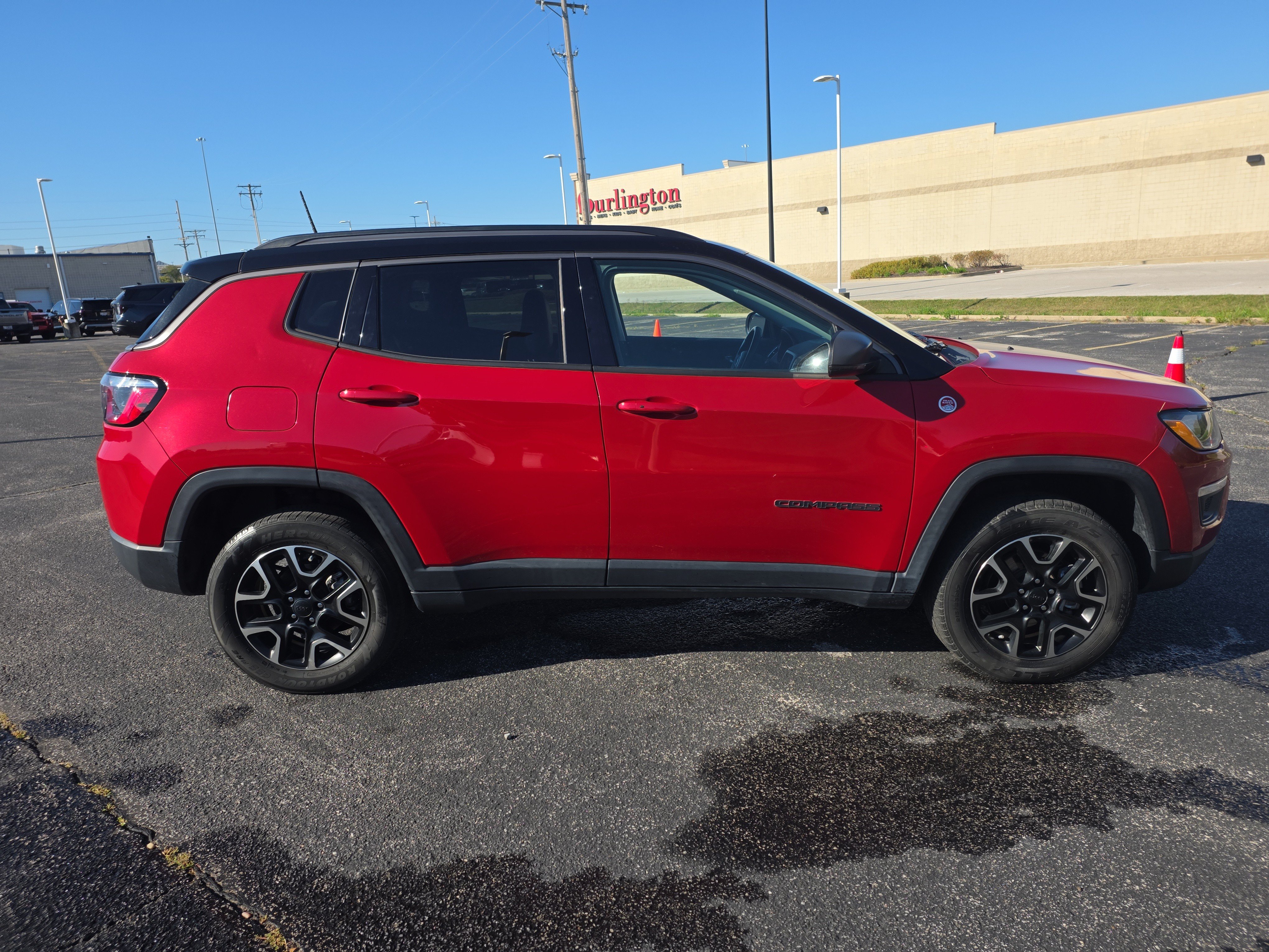 Used 2021 Jeep Compass Trailhawk AWD/4WD image 3