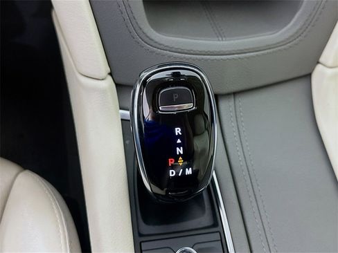 Used 2020 Cadillac XT5 Premium Luxury image 16