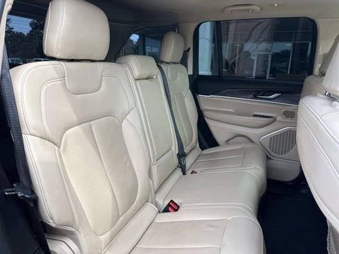 Used 2022 Jeep Grand Cherokee Limited image 46
