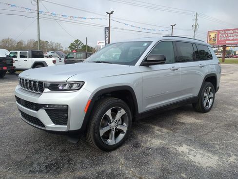 New 2026 Jeep Grand Cherokee L Limited w/ Luxury Tech Group II RWD image 7