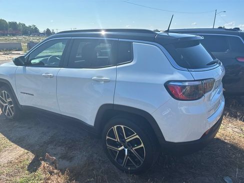 Certified 2025 Jeep Compass Limited AWD/4WD image 5