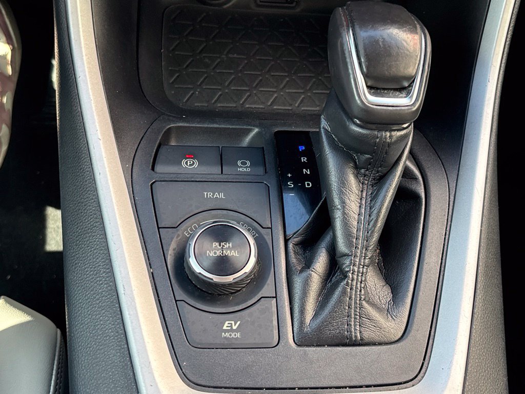 Used 2021 Toyota RAV4 XLE Premium AWD/4WD image 15