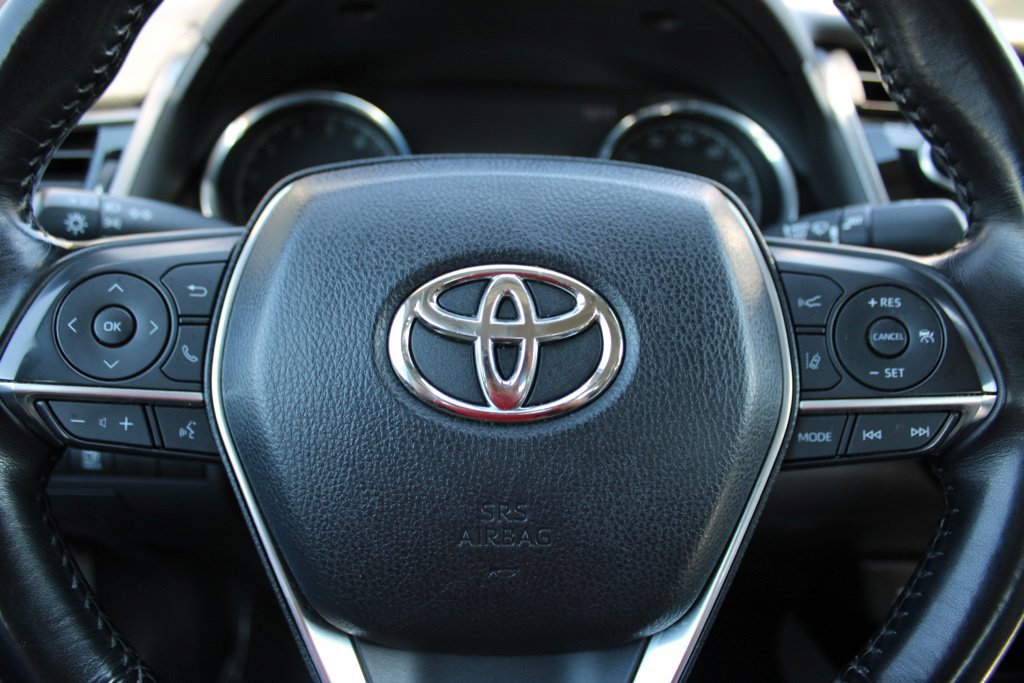 Used 2019 Toyota Camry XLE w/ Navigation Package FWD image 20