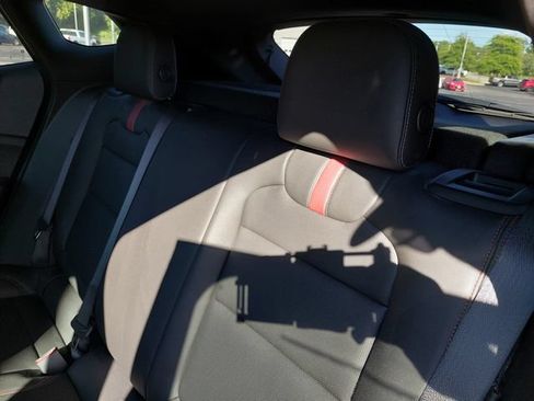 Used 2025 Chevrolet Trax RS FWD image 15