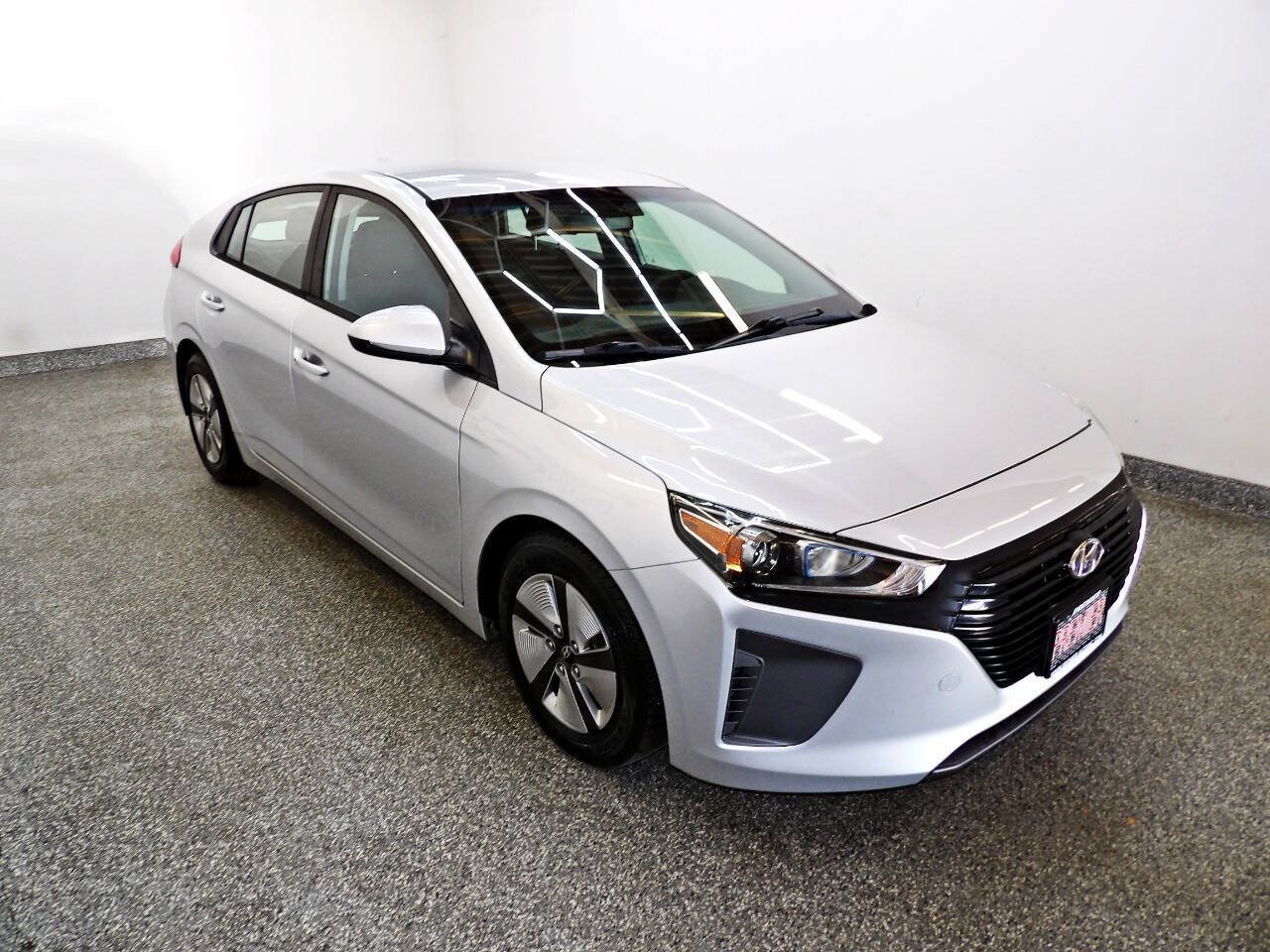 Used 2018 Hyundai Ioniq Blue FWD image 3