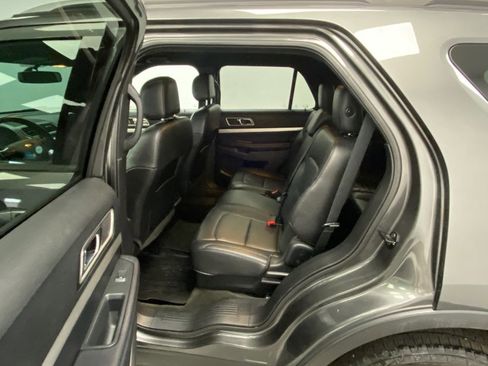 Used 2017 Ford Explorer XLT w/ Equipment Group 202A AWD/4WD image 35