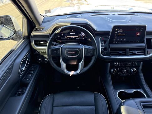 Used 2024 GMC Yukon XL SLT image 15