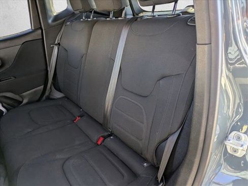 Used 2018 Jeep Renegade Latitude image 23