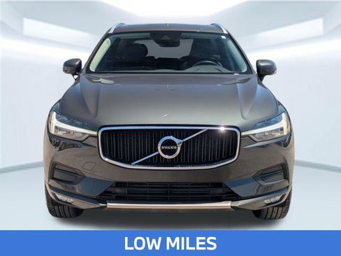 Used 2021 Volvo XC60 T5 Momentum w/ Premium Package FWD image 11