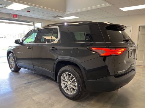 Used 2022 Chevrolet Traverse LT image 3