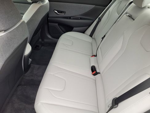 Certified 2025 Hyundai Elantra Limited image 18