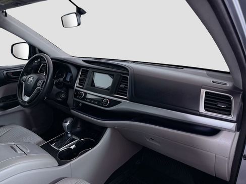 Used 2015 Toyota Highlander Plus AWD/4WD image 28