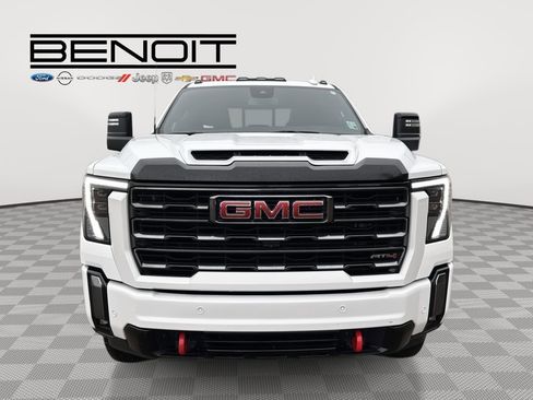 Used 2024 GMC Sierra 2500 AT4 w/ AT4 Preferred Package image 2