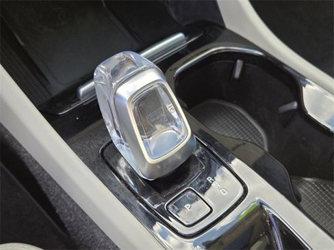 Certified 2024 Volvo XC40 B5 Plus w/ Protection Package Premier image 29