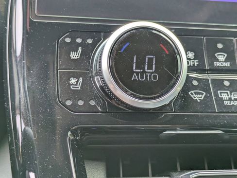 Used 2024 Toyota Highlander Limited AWD/4WD image 26