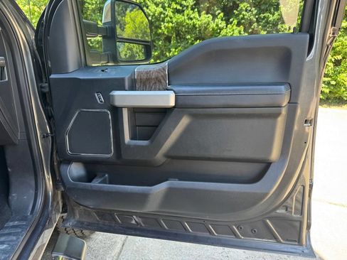 Used 2017 Ford F250 Lariat w/ Chrome Package AWD/4WD image 32