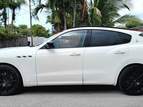 Used 2019 Maserati Levante AWD/4WD image 11