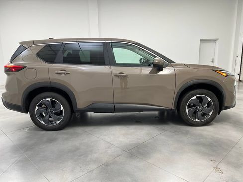 Used 2025 Nissan Rogue SV AWD/4WD image 10