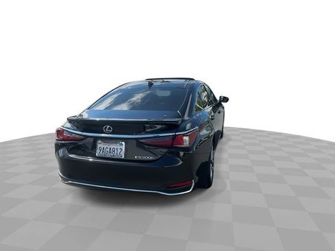 Used 2022 Lexus ES 300h w/ Accessory Package image 7