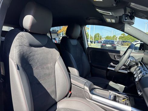 Certified 2025 Mercedes-Benz GLA 250 image 18