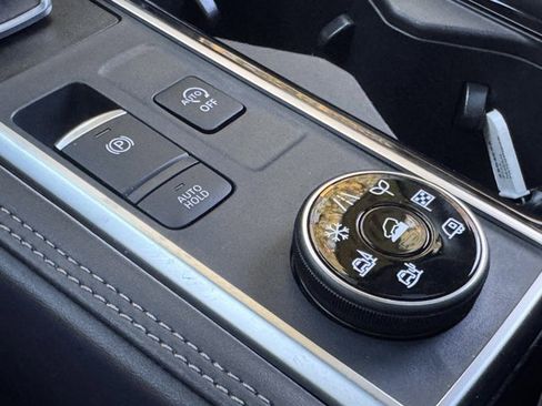 Used 2024 Nissan Pathfinder Platinum w/ Cargo Package image 38