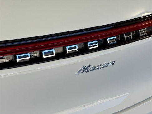 Used 2025 Porsche Macan image 33