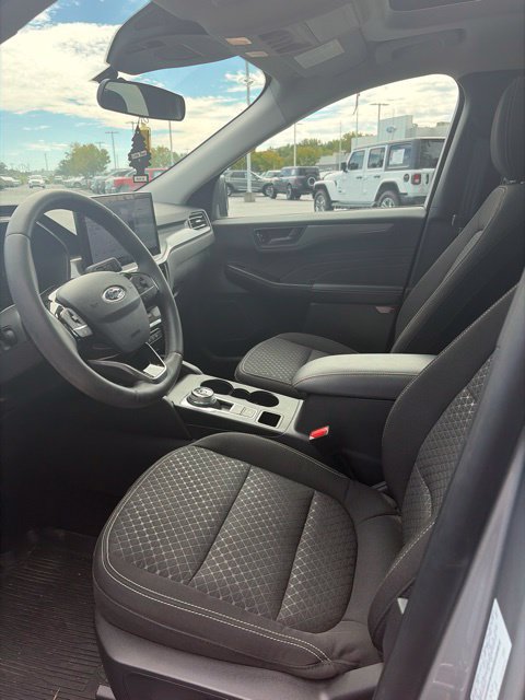 Used 2023 Ford Escape Active w/ Tech Pack #1 AWD/4WD image 16