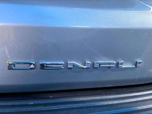 Used 2023 GMC Yukon Denali AWD/4WD image 10