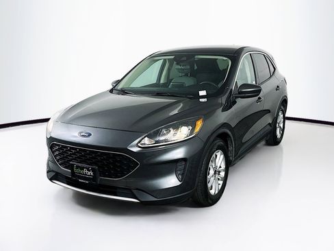 Used 2020 Ford Escape SE image 3