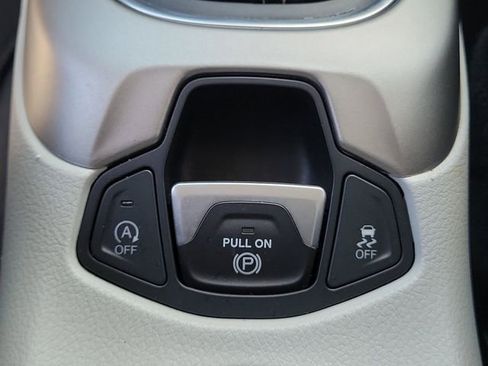 Used 2020 Jeep Compass Latitude w/ Popular Equipment Group FWD image 35